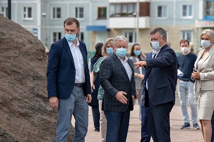 Ход дорожного ремонта и строительства соцобъектов оценили депутаты в Братске